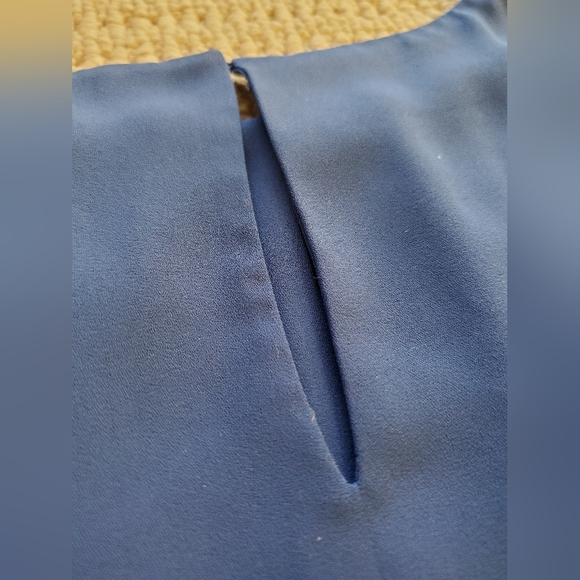 Like New✨ Reitmans Round Neck Blouse - Picture 4 of 6